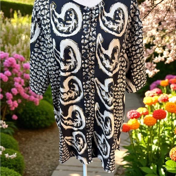 Elegant Black and White Women's Tunic - Picture 1 of 5